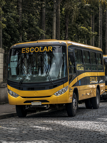 Ônibus escolar